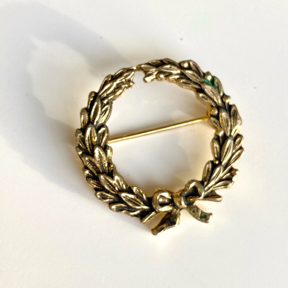 Vintage “Briar” Gold-Tone Laurel Wreath Brooch Signed - Picture 2 of 5